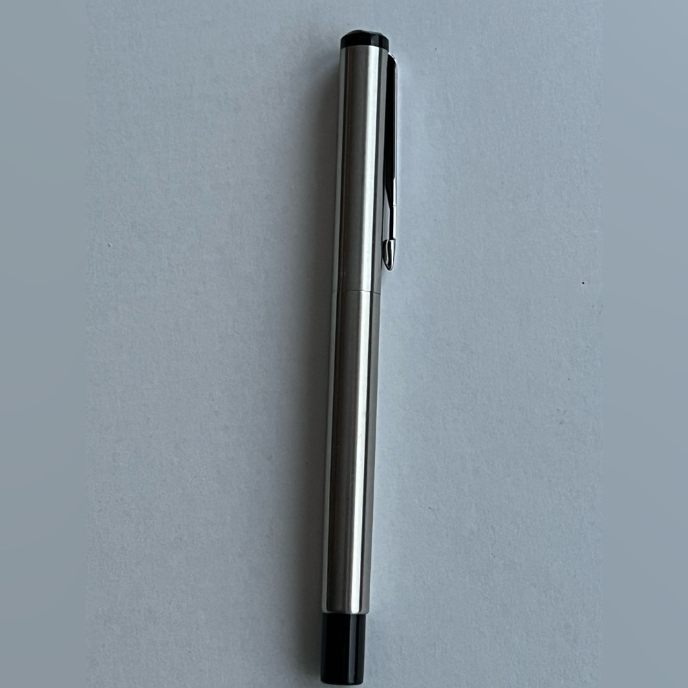 Brand new Stainless Steel Parker Vector Fountain Pen 11Y UK (Vtg)